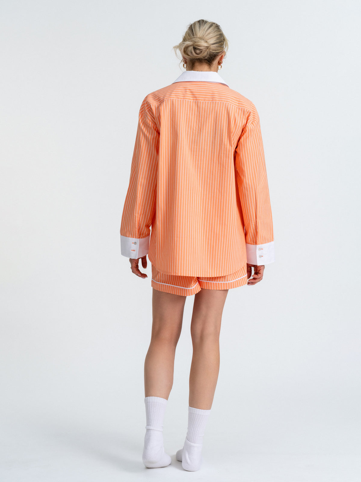 Joluun Gina Oversized Pyjamahemd mit klassischen Streifen in Signature Orange