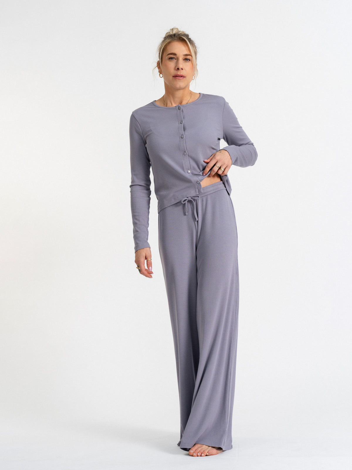 Joluun Jenny extra lange Pyjamahose Damen - kombiniert mit Cardigan Emma in grau