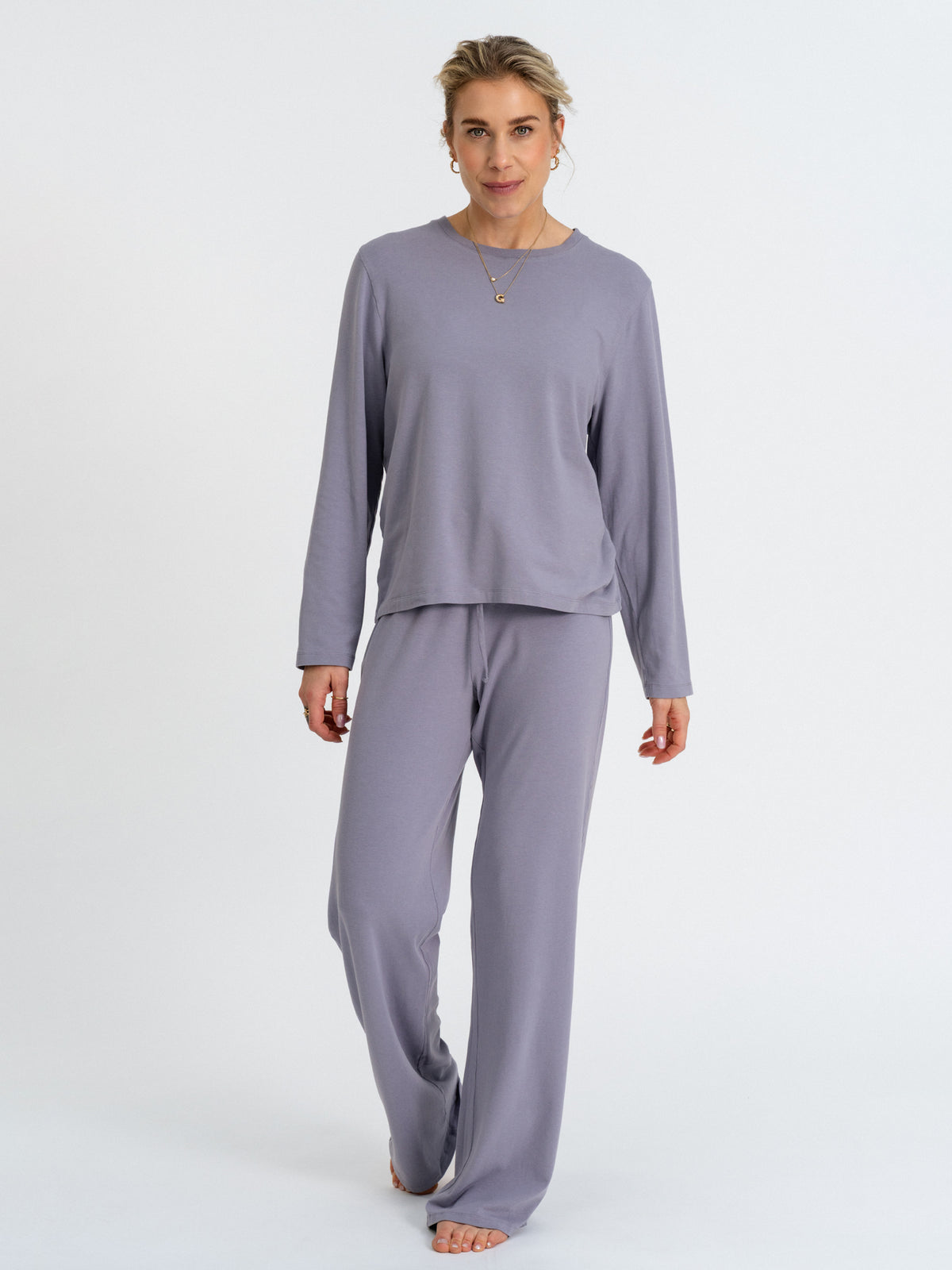 Joluun Kim Pyjama Oberteil aus weichem Modal Baumwolle in grau in Kombination mit Hose Sam