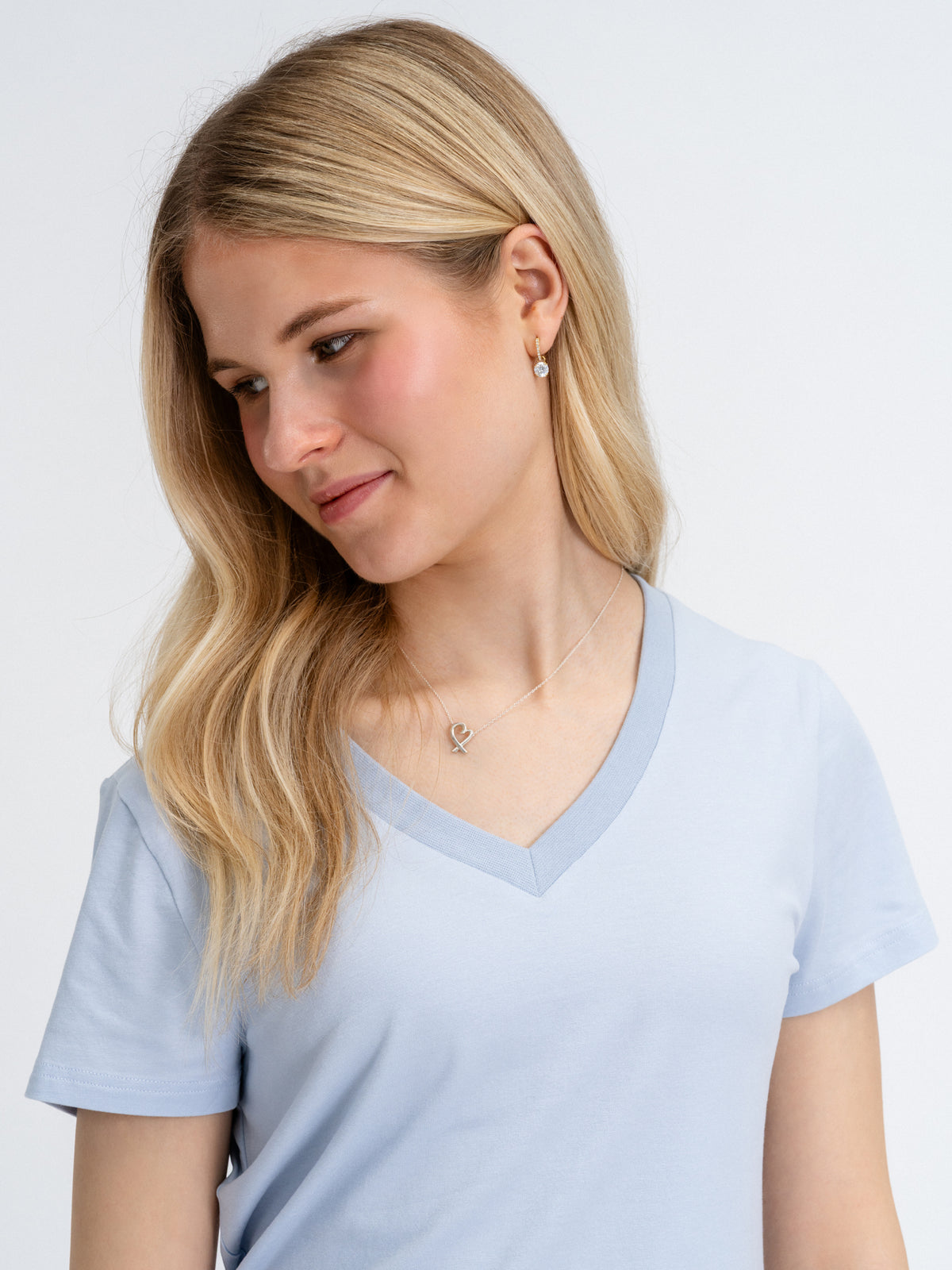Joluun Kylie T-Shirt V-Neck Ice Blue - Damen Loungewear für Tag und Nacht Kombi Set zusammenstellen