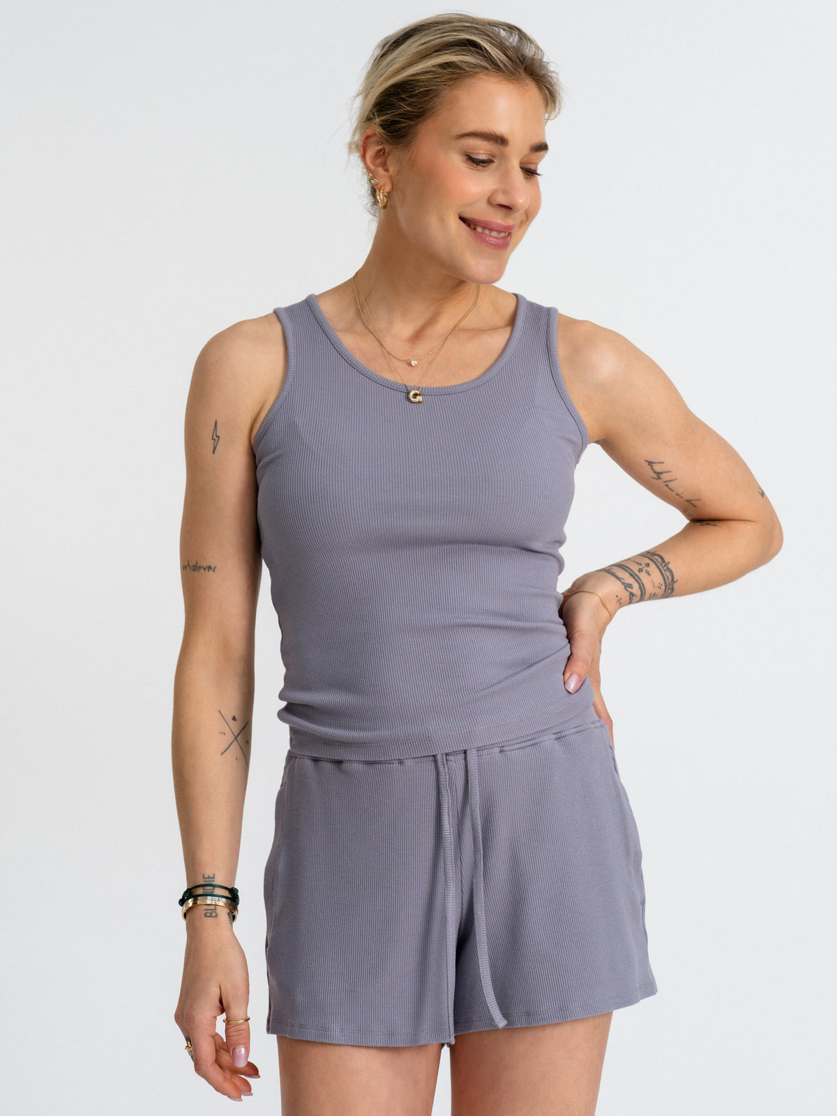 Joluun Studio Anna Top grau - softes Modal Pyjama Top für Tag und Nacht in Kombi mit Shorts Sadie