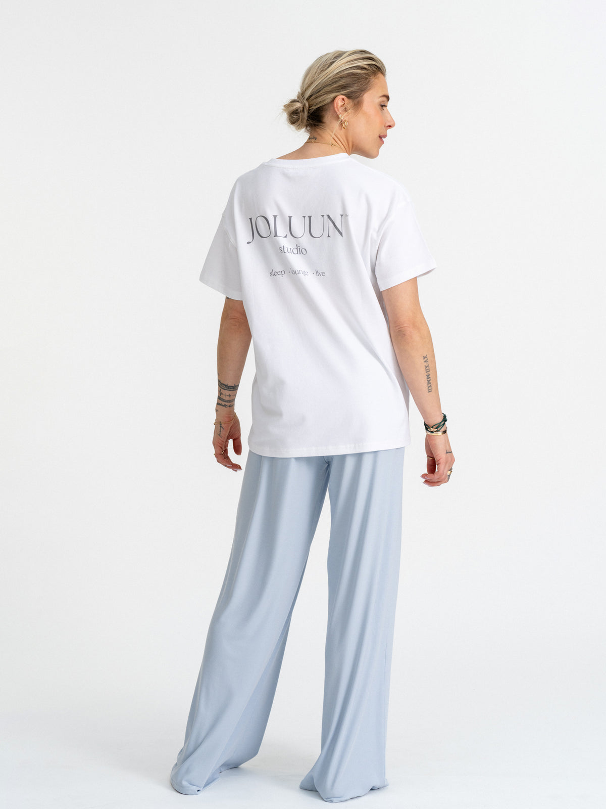 Joluun studio Loungewear T-Shirt oversized weiß mit Logo Bckprint
