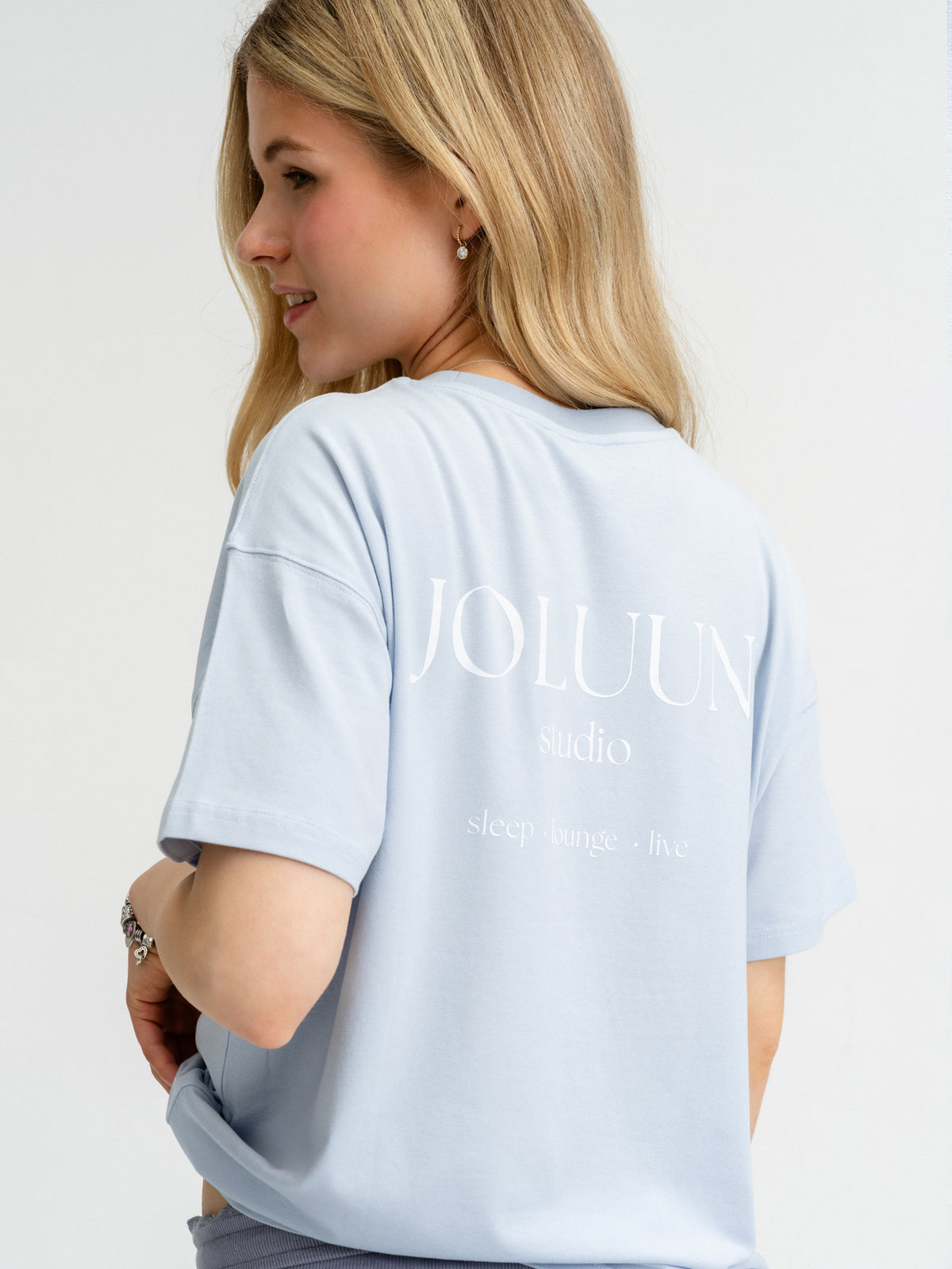 Joluun studio T-Shirt Jolina hellblau - weites Oberteil aus super weicher Baumwolle mit Elasthan